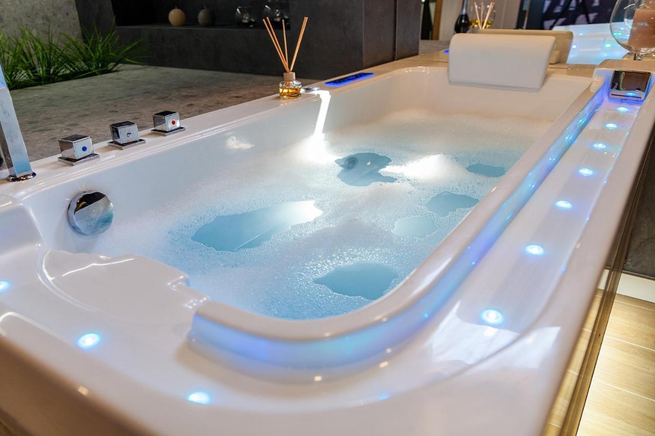Royal Vip Jacuzzi Apart Lviv Luaran gambar