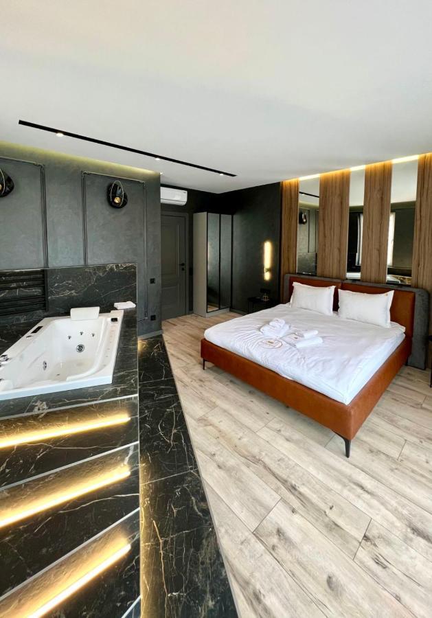 Royal Vip Jacuzzi Apart Lviv Luaran gambar