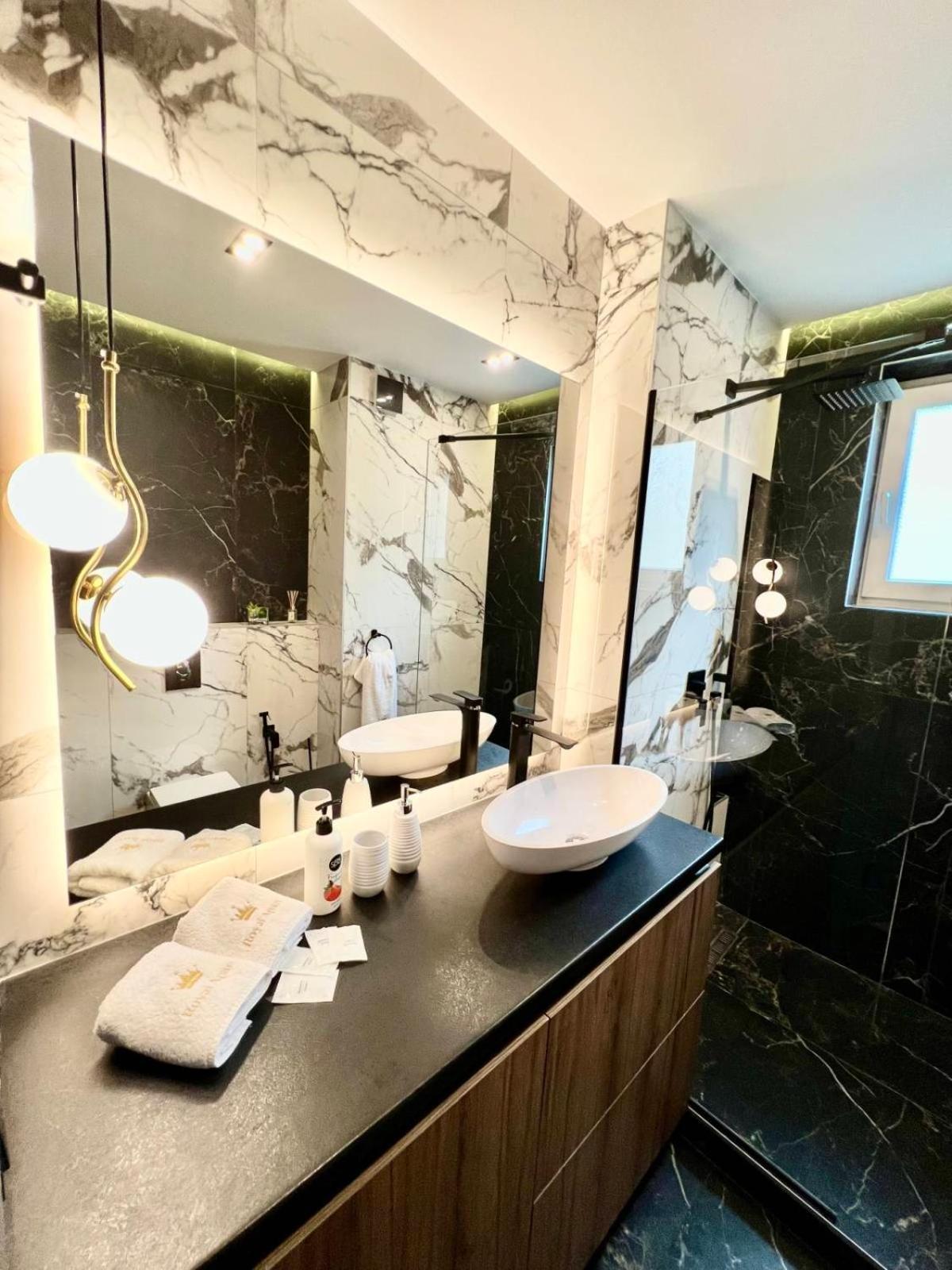 Royal Vip Jacuzzi Apart Lviv Luaran gambar