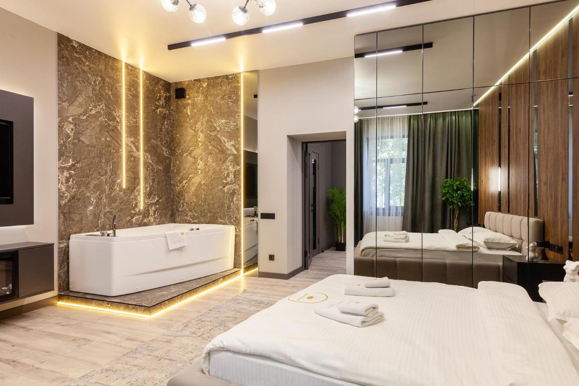 Royal Vip Jacuzzi Apart Lviv Luaran gambar